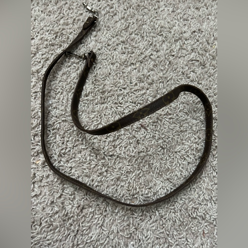 💯 Authentic Louis Vuitton Monogram Crossbody Strap‎